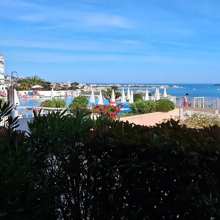 Sea View & Pool - Walk To - Parking