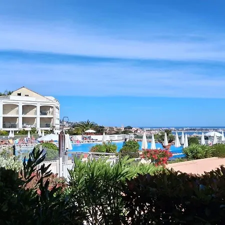 Sea View & Pool - Walk To - Parking Apartment *