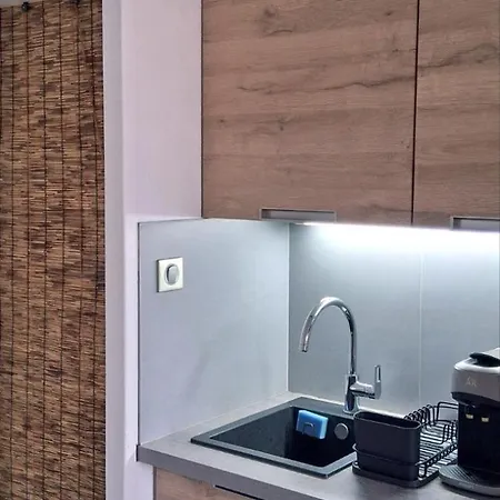 Apartment Sea View & Pool - Walk To - Parking *